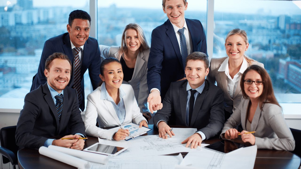 EN ESTOS TIEMPOS ES MÁS ÚTIL SER AMABLE, QUE SER INTELIGENTE